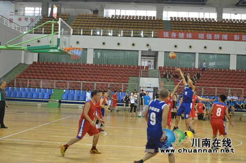 泸州市总工会举办首届“劳动者杯”职工篮球赛(图2)