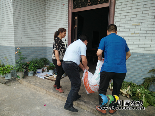 纳溪区疾控中心以卫生和产业帮扶夯实脱贫攻坚工作(图1)