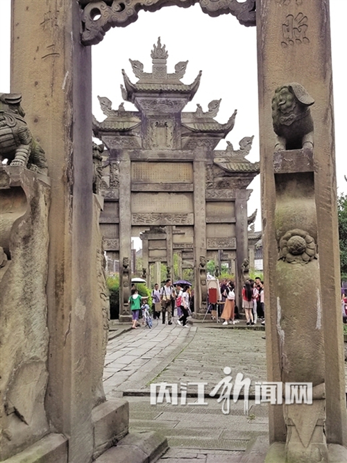 俄罗斯画家来隆昌写生&nbsp;将隆昌美景揽入笔下(图5)