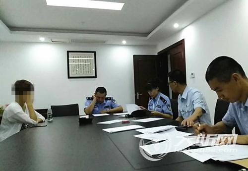 享受特殊待遇&nbsp;泸州“老赖”飞机上被干警接机(图1)