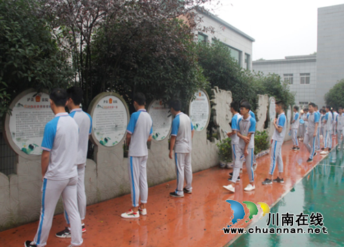 学法零距离！泸县建校师生走进泸县人民法院(图1)