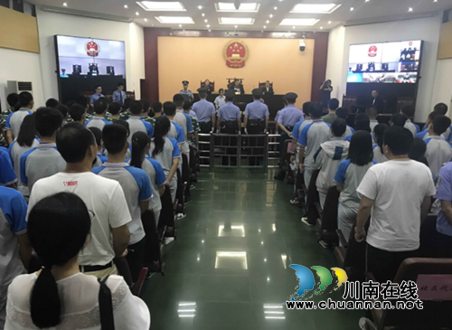 学法零距离！泸县建校师生走进泸县人民法院(图3)