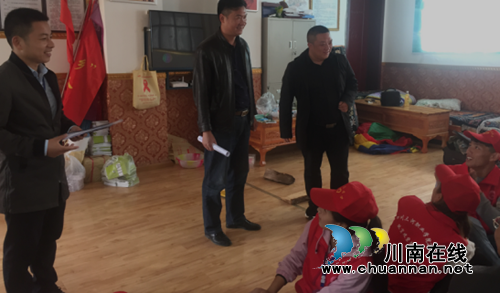 四川三河职业学院脱贫攻坚服务团暑期赴南木达镇开展帮扶活动(图3)