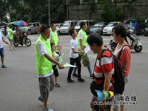 叙永“大爱清尘”团队徒步宣传关爱尘肺病患者(图2)