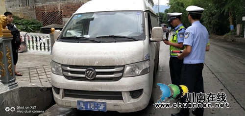 宜宾筠连交警大队强化“四个力度”开展农村道路交通安全管理工作(图1)