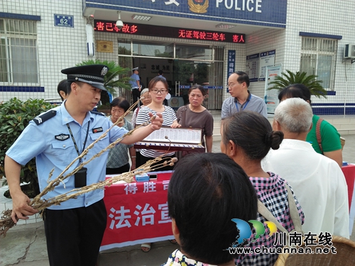 泸县得胜镇开展“不让毒品进我家”禁毒宣传活动