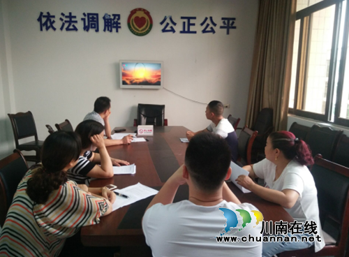 宜宾南溪区南溪司法所组织社区服刑人员观看《厉害了，我的国》