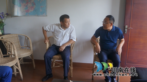 泸县政协主席李镇到立石镇督查企业安全生产和环保工作(图1)