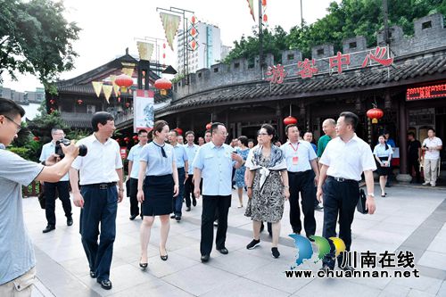 最高法邀请部分全国人大代表走进泸州法院(图7)