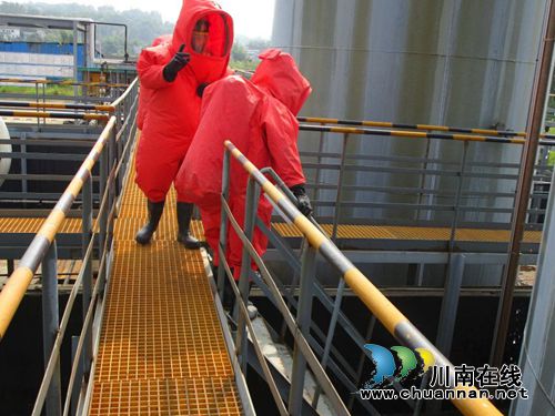 泸县危险化学品安全综合应急演练在太伏镇举行(图1)