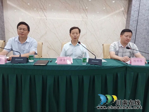 泸州市民营企业人才发展促进会亮相酒城(图3)