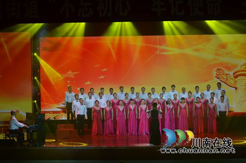 泸县玉蟾街道举办“不忘初心、牢记使命”主题教育文艺展演(图3)
