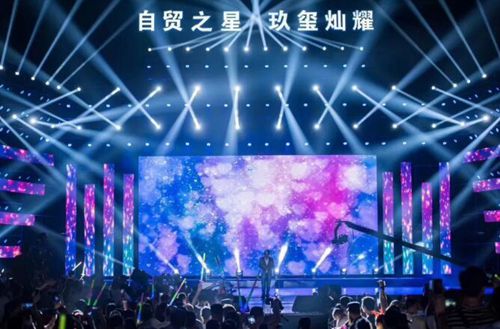 “自贸之星·玖玺灿耀”晚会&nbsp;刷爆泸州朋友圈(图2)