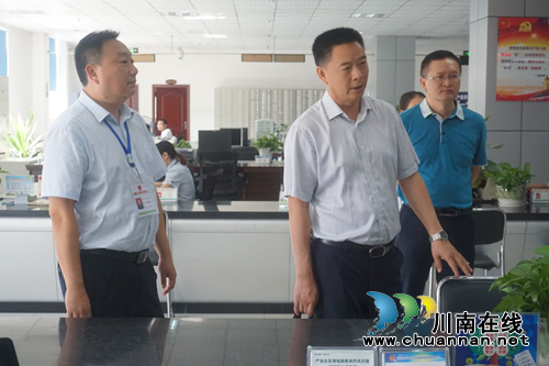 泸州市政务中心领导莅纳调研督导“最多跑一次”改革工作(图1)