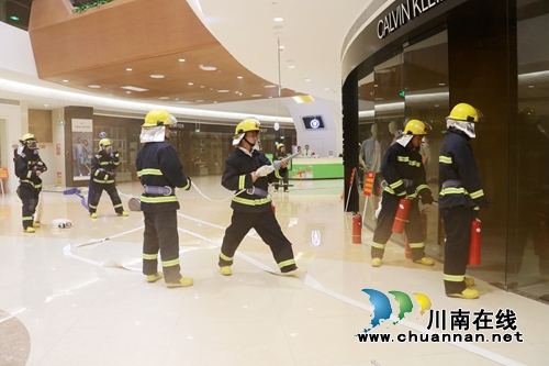 泸州举行商贸流通领域消防应急暨治安处突演练(图6)