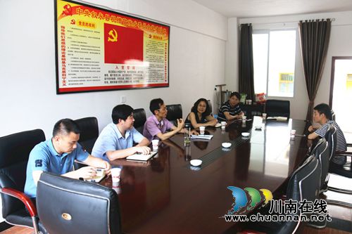 泸州高新区组织赴群英村开展脱贫攻坚工作(图2)