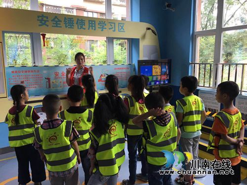 龙马潭区莲花池街道：体验安全生产&nbsp;&nbsp;青少年在行动(图2)