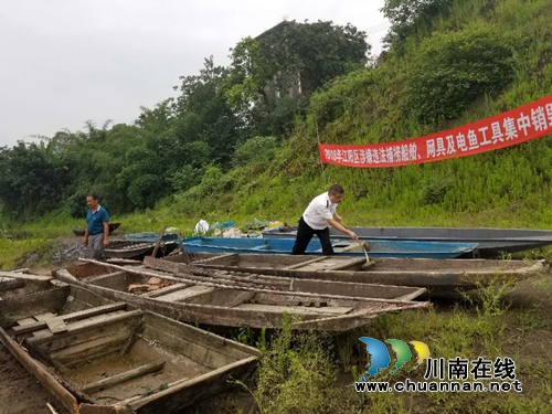 泸州集中销毁违法捕捞船舶及违禁渔具(图3)
