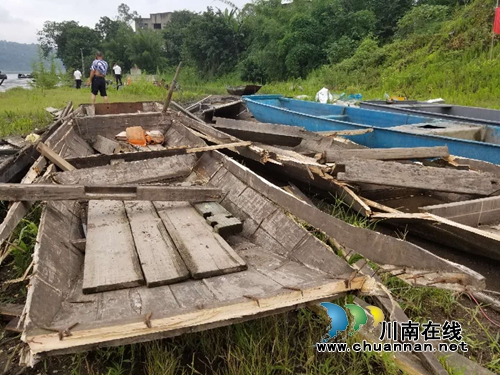 泸州集中销毁违法捕捞船舶及违禁渔具(图4)