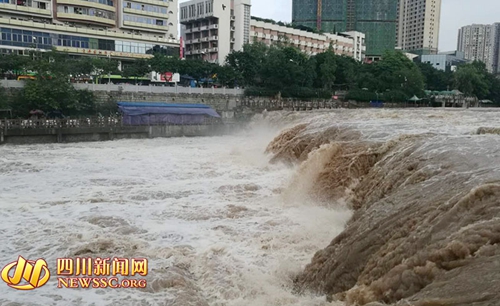 “银河”下泻!自贡贡井平桥现城市瀑布美景(图1) “银河”下泻!自贡贡井平桥现城市瀑布美景(图1)