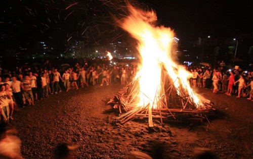 宜宾屏山彝族火把节6日点燃&nbsp;邀你共享狂欢盛宴(图1)