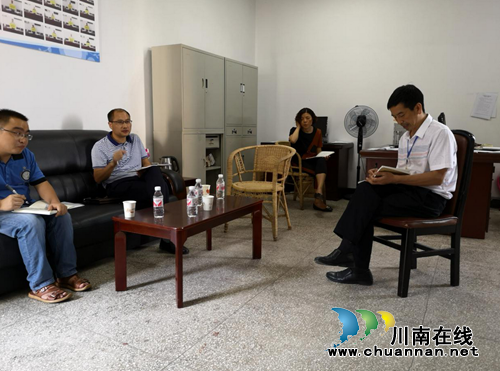 合江县档案局开展档案行政执法检查(图1) 合江县档案局开展档案行政执法检查(图1)