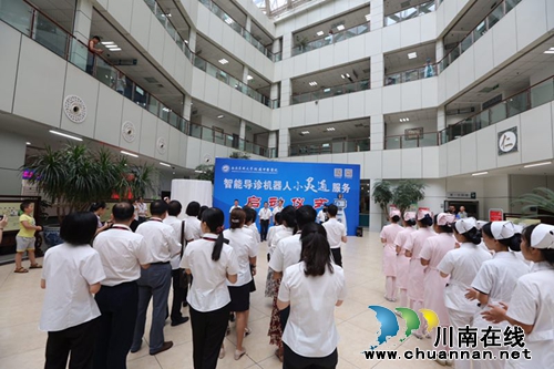川南首个智能导诊机器人西南医大中医院上岗(图8)