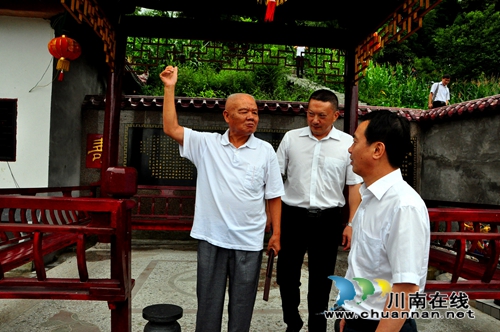 泸州83岁退休回乡厅官当乡村振兴“第一书记”(图2) 泸州83岁退休回乡厅官当乡村振兴“第一书记”(图2)
