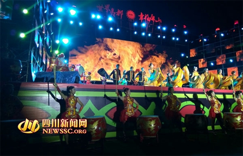 宜宾万人彝汉同胞同庆屏山2018彝族火把节(图3) 宜宾万人彝汉同胞同庆屏山2018彝族火把节(图3)