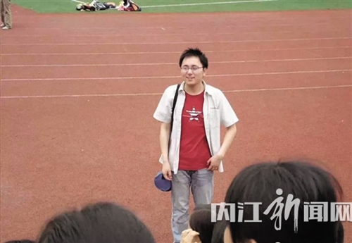 三尺讲台十六载 内江教师将师魂永留学生心间(图2) 三尺讲台十六载 内江教师将师魂永留学生心间(图2)