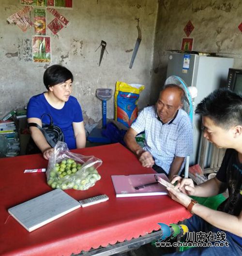 叙永县委群工局领导带队深入基层督导入户帮扶工作(图1)