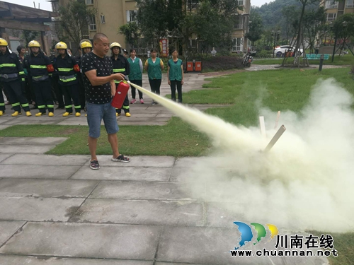 江阳区华阳街道龙驰社区开展消防安全知识培训及演练活动(图1)