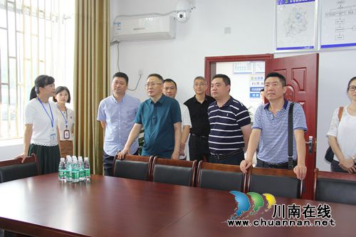 泸州市司法局到云龙镇检查“七五”普法工作(图1)