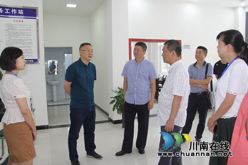 泸州市司法局到云龙镇检查“七五”普法工作(图2)