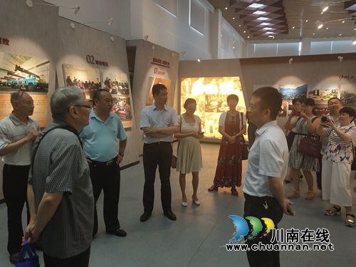 泸州市民宗局到张坝街道匠心社区参观交流民族工作(图1)