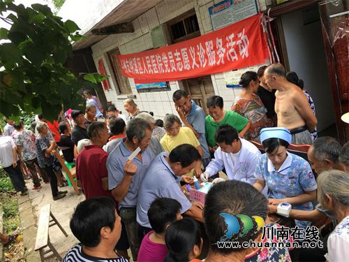 纳溪区人民医院开展“党员志愿送医上门义诊活动”助推精准健康扶贫(图1) 纳溪区人民医院开展“党员志愿送医上门义诊活动”助推精准健康扶贫(图1)