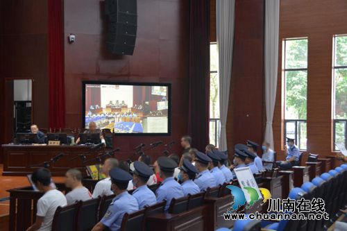 泸州：酒吧消费起纠纷引起多人打斗&nbsp;致1人重伤(图2)