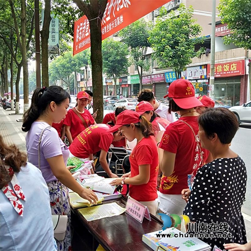 纳溪区卫计局开展纪念第二十九个世界人口日宣传活动(图1)