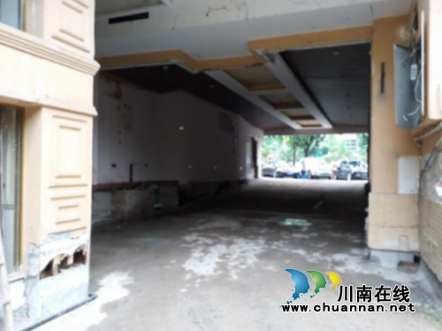 龙马潭区莲花池城管执法队拆除川南汽配城违建(图2)