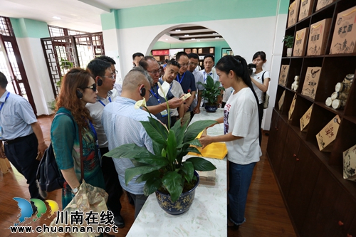 全省旅游扶贫工作现场推进会在古蔺召开(图13) 全省旅游扶贫工作现场推进会在古蔺召开(图13)