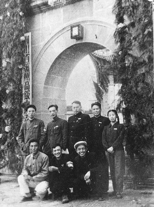 十年树木&nbsp;文情苑囿六十载；百年树人&nbsp;忠山毓秀数风流(图1)