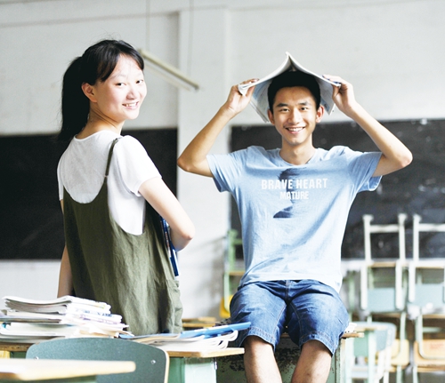 十年树木&nbsp;文情苑囿六十载；百年树人&nbsp;忠山毓秀数风流(图5)