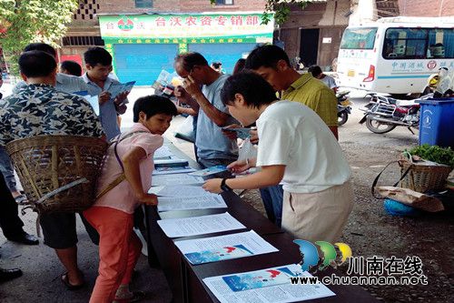 合江县甘雨司法所开展禁毒反邪法治宣传活动(图1)