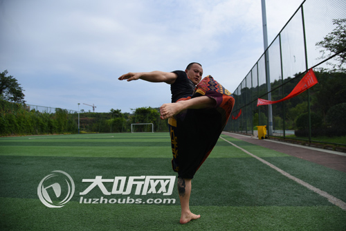 泸州小伙斩获泰拳王金腰带&nbsp;将在家乡开设拳馆(图1)