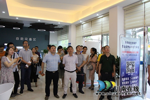 纳溪区政务服务考察团到红星街道考察最佳政务服务工作(图1)