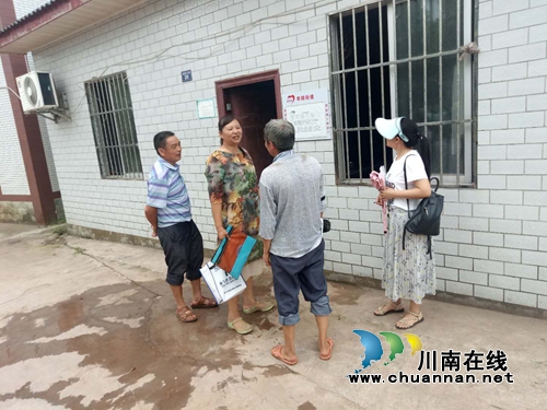江阳区华阳街道走访就业扶贫对象(图1)