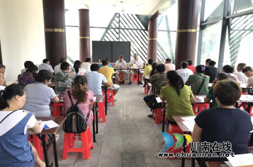 宜宾翠屏区竹编工艺劳务品牌培训在李庄镇开班授课(图1)