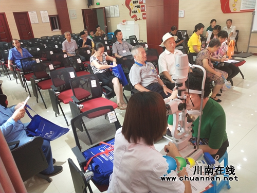 江阳区张坝街道匠心社区开展医疗志愿服务活动(图1)