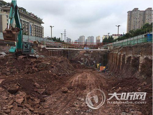 泸州关口交叉口改造关键节点工程正加快推进(图1) 泸州关口交叉口改造关键节点工程正加快推进(图1)