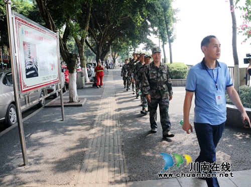 龙马潭区全面做好“7·13”洪峰过境应对工作(图4)